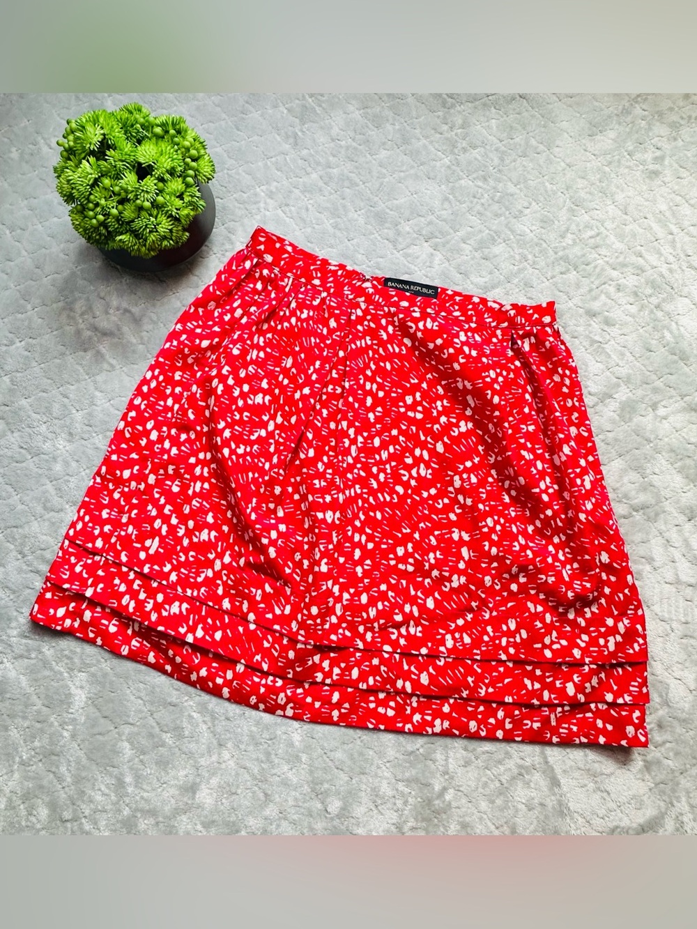 Banana Republic Red White Abstract Print Layered Mini Skirt Size 2 Preppy